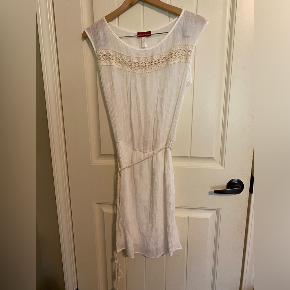 Elegant White Dress. Perfect for the beach!